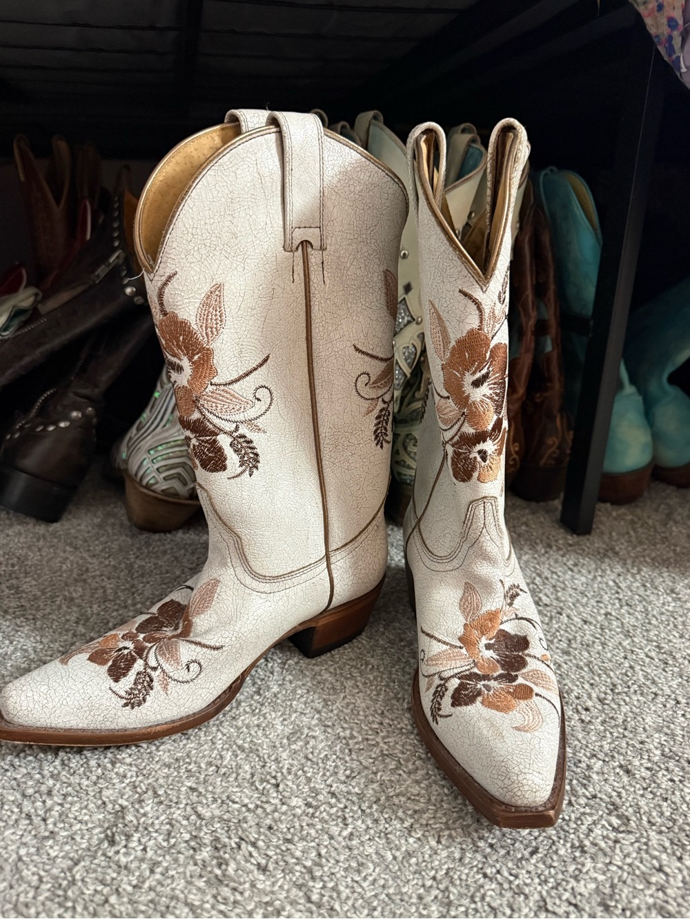 Shyanne White Floral Embroidered Lace-Up Cowboy Boots